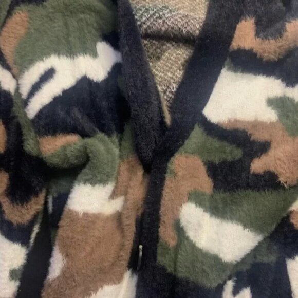 BB Dakota Eyelash Knit Oversized Camo Camouflage Cardigan Sweater Size XSmall - Picture 2 of 3